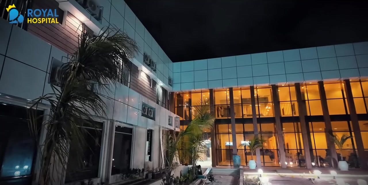 Royal Hospital at night